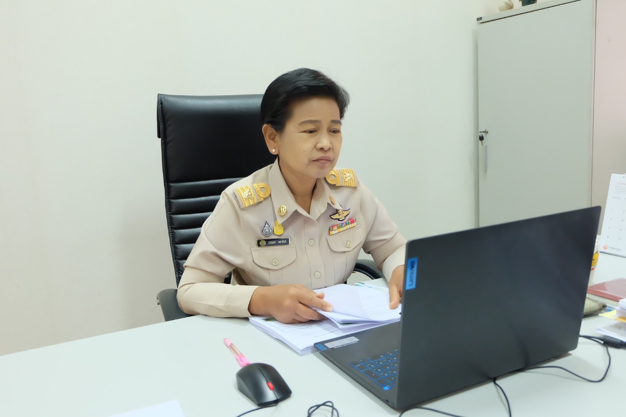 title - ผู้ตรวจราชการกรม ร่วมประชุมตรวจติดตามความก้าวหน้า ผลการดำเนินงานตามแผนการตรวจราชการและการขับเคลื่อนแบบบูรณาการ ในพื้นที่ของผู้ตรวจราชการกระทรวงเกษตรและสหกรณ์ ประจำปีงบประมาณ พ.ศ. 2565 รอบที่ 2 ของจังหวัดพิจิตร ผ่านระบบการประชุมทางไกลออนไลน์ Application Zoom